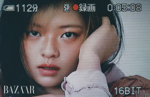jeongyeon through a digi cam effect